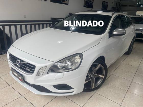 VOLVO V60 2.0 T5 R DESIGN DYNAMIC 16V TURBO GASOLINA 4P AUTOMATIZADO